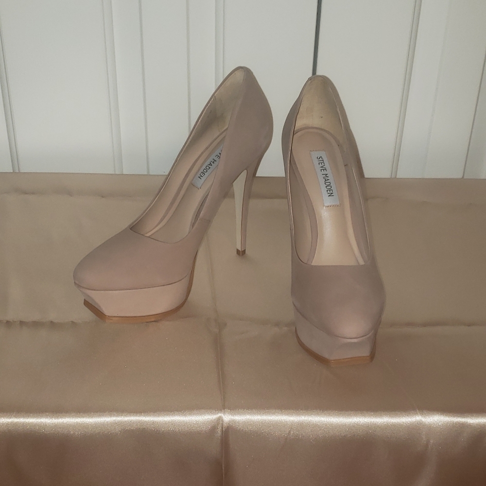 Steve Madden Nude Suede Platform Pumps